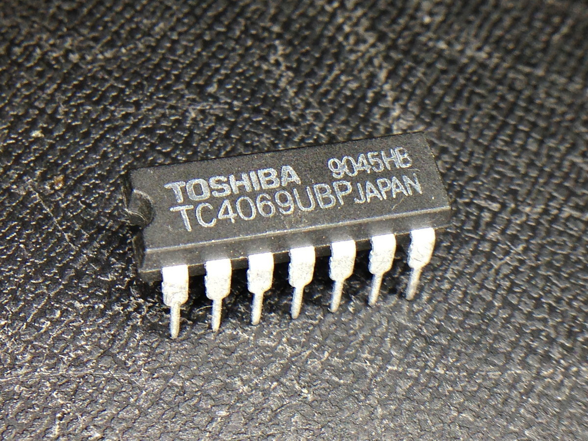 N90。東芝IC チップTC74VHC4040FK(約300g)新品。未使用。 やり直せ